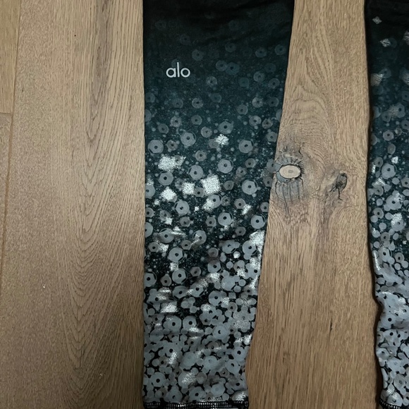 Alo leggings XS - Picture 2 of 5